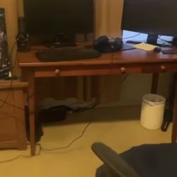 WOODEN COMPUTER DESK