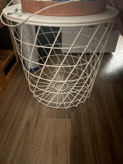White wire basket/hamper