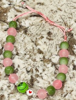 Who loves Grinch Stuff ?! 💚❤️💚 Pretty Adjustible Beaded GRINCH Bracelet- New