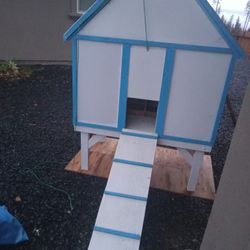 Chicken Coop W/8 Nesting Boxes