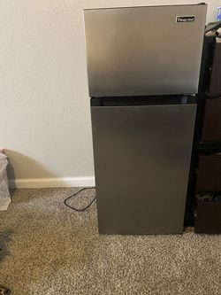 Magic Chef 2-Door Top-Freezer Refrigerator