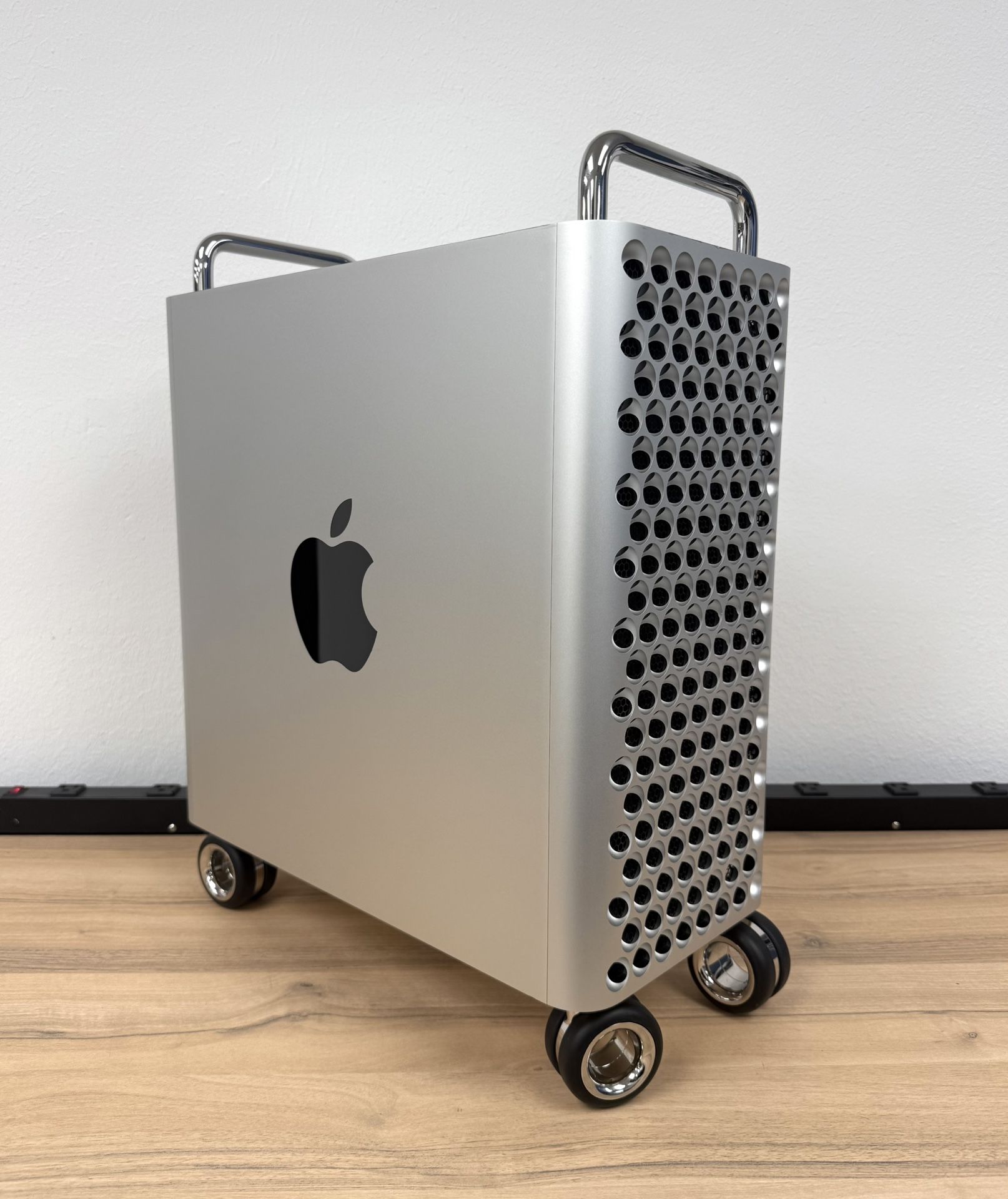 Apple Mac Pro 16 Core Intel Xeon*96GB RAM*1TB SSD