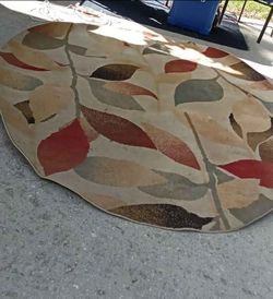 Round leaf pattern rug