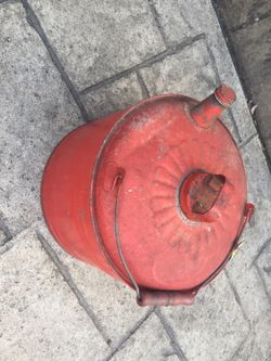 3 gallons steel Eagle pattern spout can with bail handle.