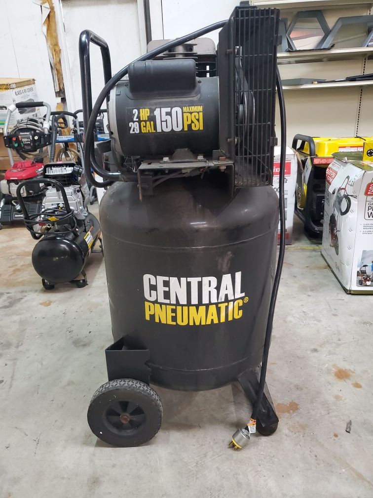 CENTRAL PNEUMATIC 29 Gallon 2 HP 150 PSI Cast Iron Vertical Air