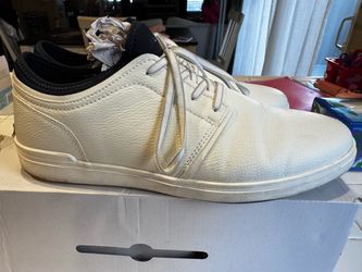 Aldo Mens shoes- Size 10 white