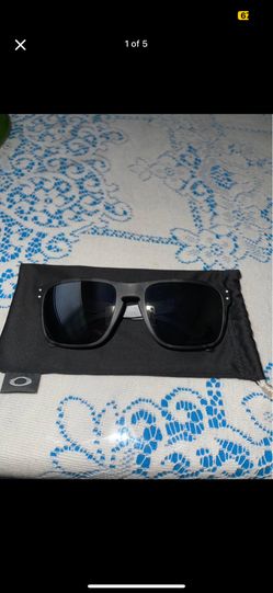Oakley Holbrook