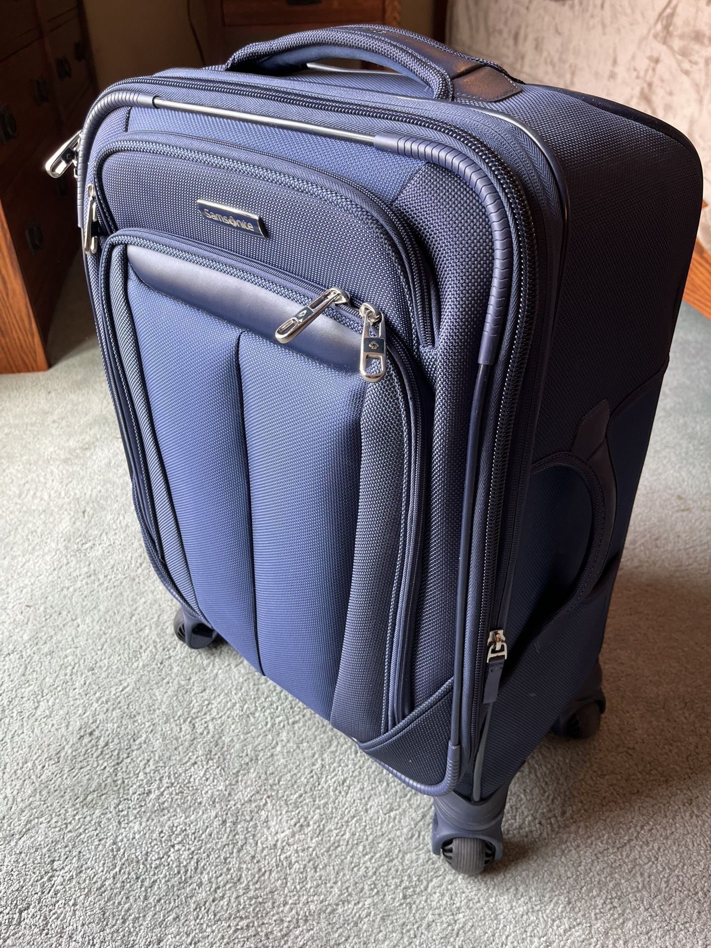 Rolling Suitcase (Samsonite)