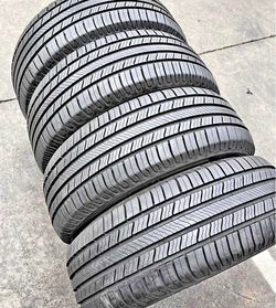 Set 215/55-17 Michelin con el 80% de vida