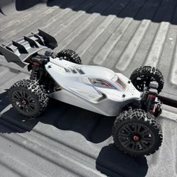 ARRMA TYPHOON 4X4 1/8 SCALE