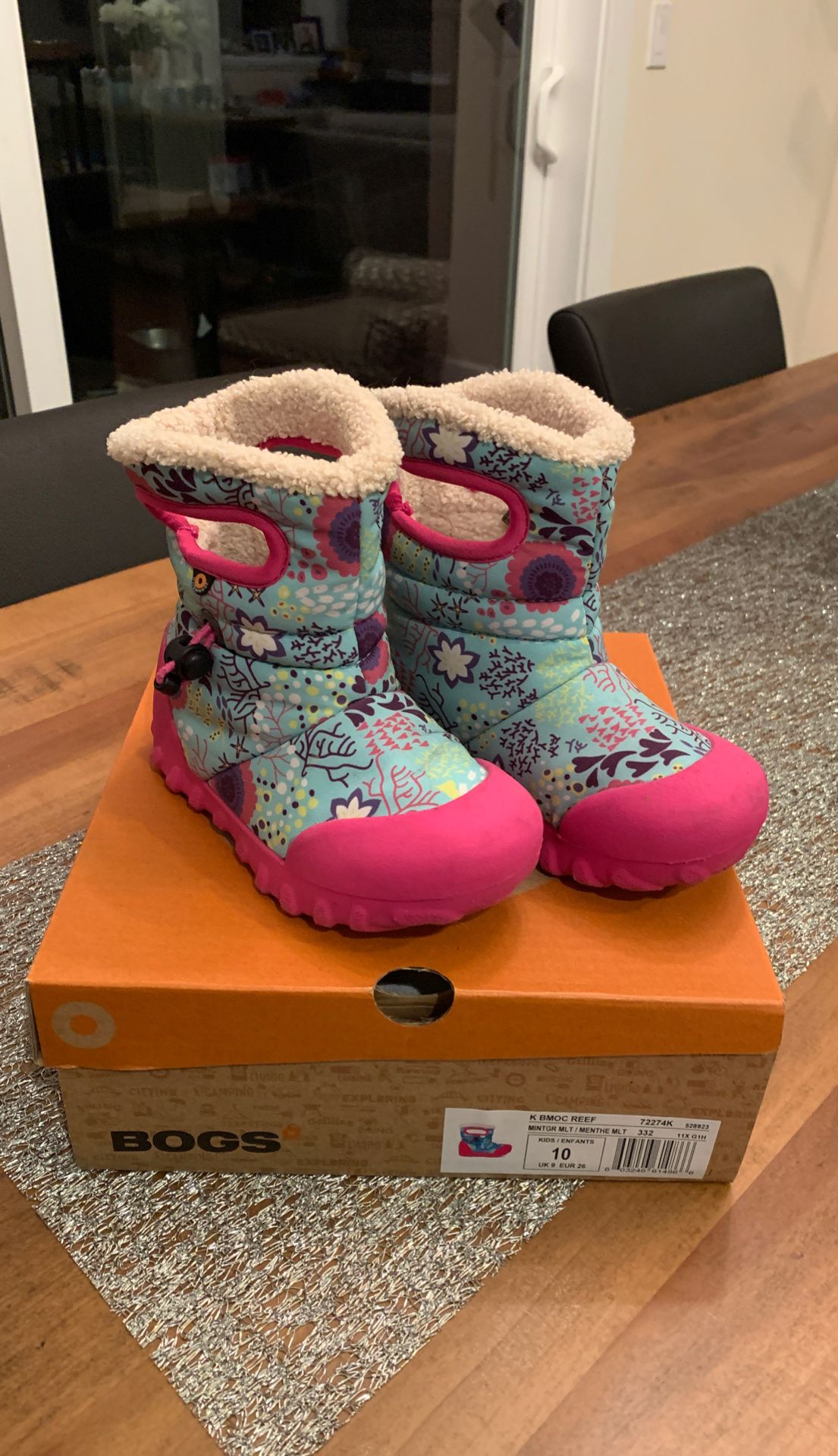 Girls winter boots, size 10 like new condition