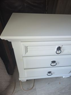 White 3-Drawer Nightstand with Ring Pulls