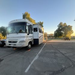 2004 RV Winnebago Adventurer 31