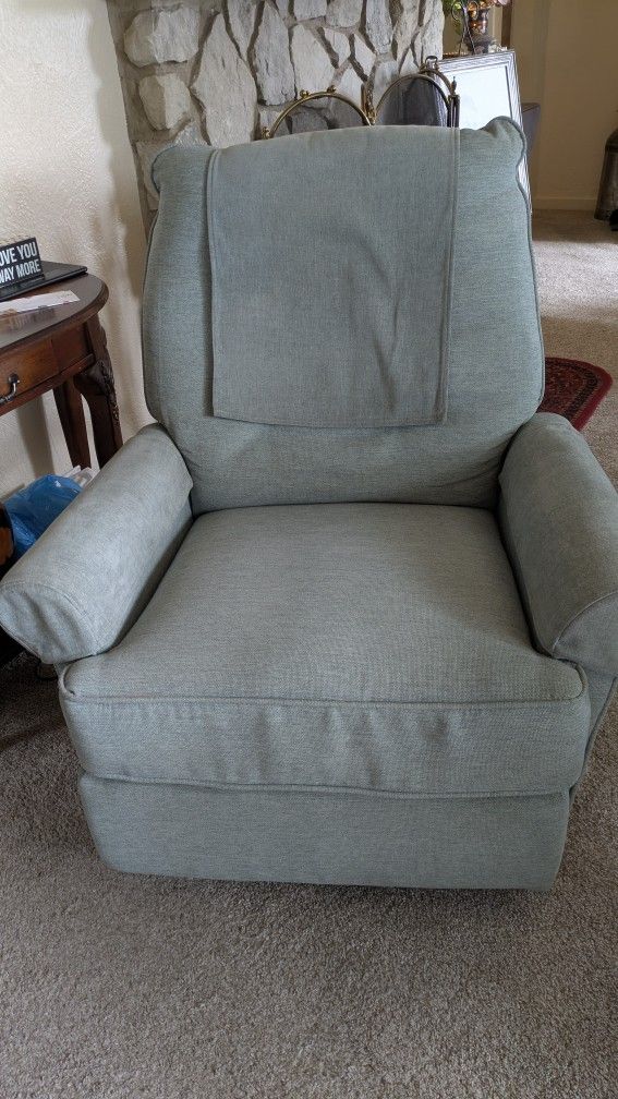 Swivel Recliner Like New. In The South Hills Of Pgh