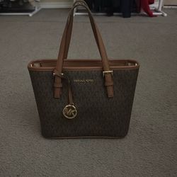 Micheal Kors Purse
