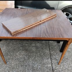 Vintage Mid-Century Modern Table w/2 Leaves