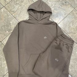 Alo Yoga Set Brown (Size Small) SELLING FAST!!!