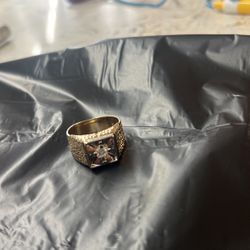 size nine gold ring 