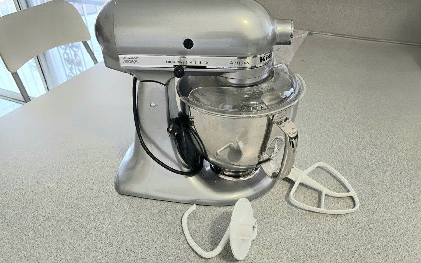 Kitchenaid Artisan Mixer 5 Qt.