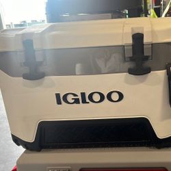 IGLOO 52 Qt Cooler 