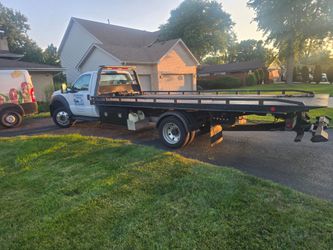 Ford F-550 Flatbed Rollback Tow Truck