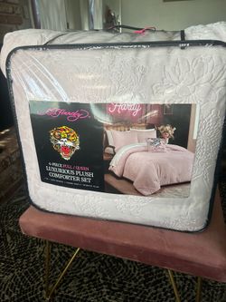 Ed hardy , bed set queen/full size, pink