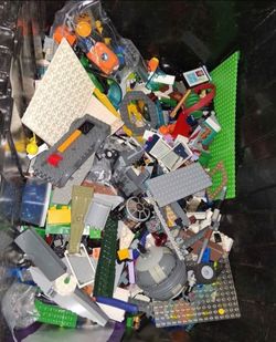 15 pounds of legos plus mini figs