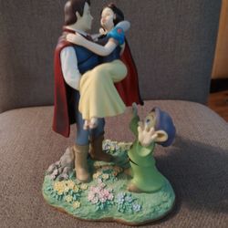 Disney Lovers Statue, Snow White And Prince Charming 