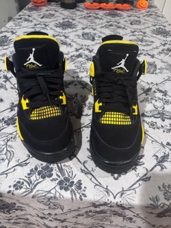 Air Jordan 4 Thunder Black Yellow Sneakers