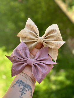 Vinyl Bows 