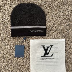 LV Beanie ( Brandnew With Tags)