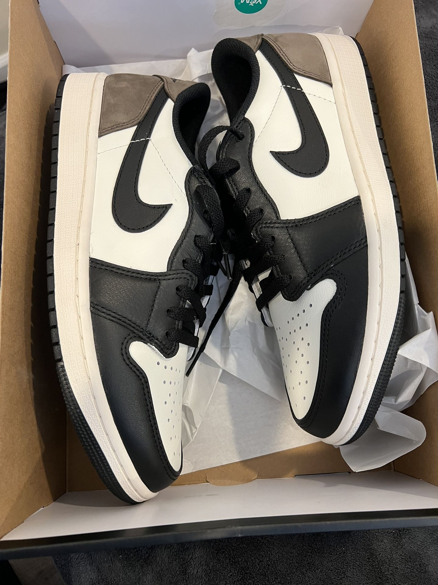 Jordan 1 Low Mocha 9.5 Men