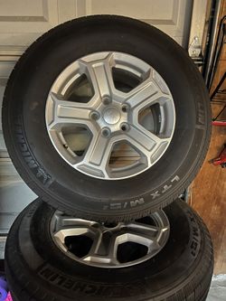 5 Michelin Tires With Rims P245/75R17 80-90% Life