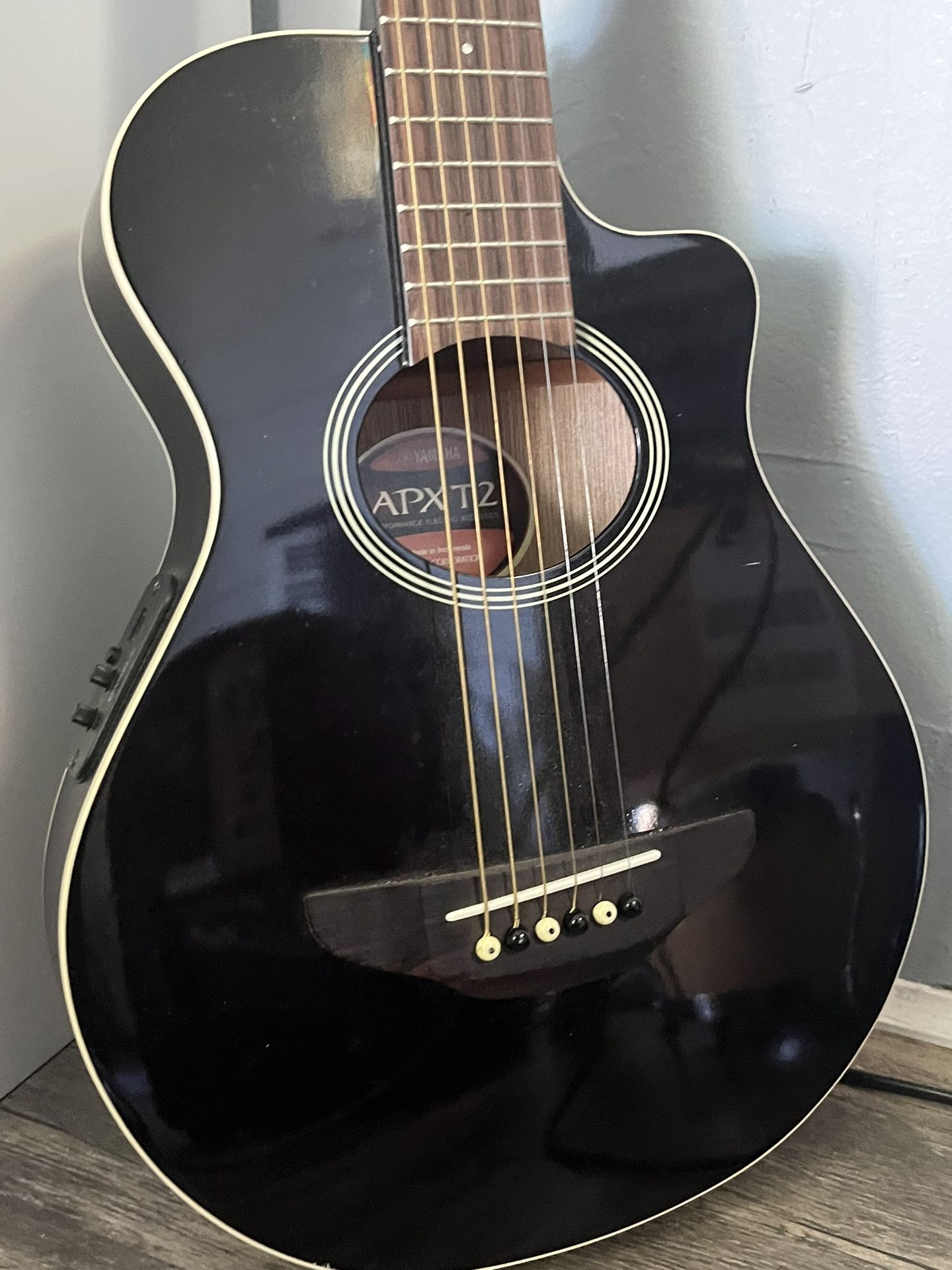 Yamaha acoustic/electric travel guitar 