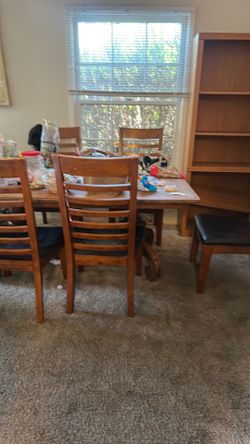 Dining room table with 6 chairs