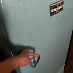 1940’s Fridge Works Fine GM 