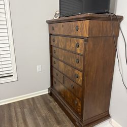 Haverty's Dresser and Queen Bed
