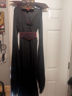 Lg,Blk, vampire or witch costume