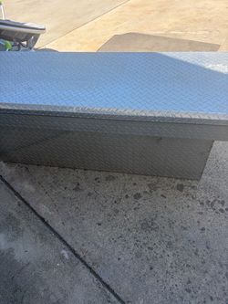Truck tool box