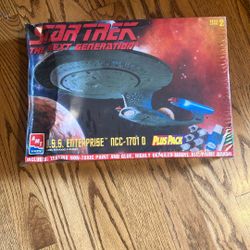 Star Trek U.S.S. Enterprise NCC-1701 D Model