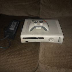 White Xbox 360 With Had