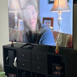 65” Hisense Google Smart TV 4k With Entertainment Center 