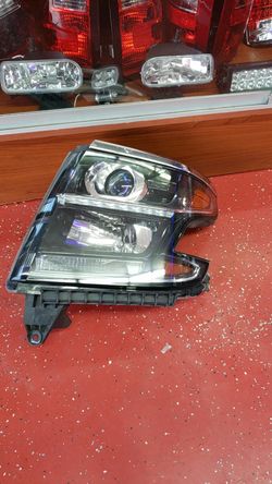 2016 Chevy Tahoe head light RH