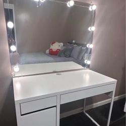 Vanity With Mirror And Lights 