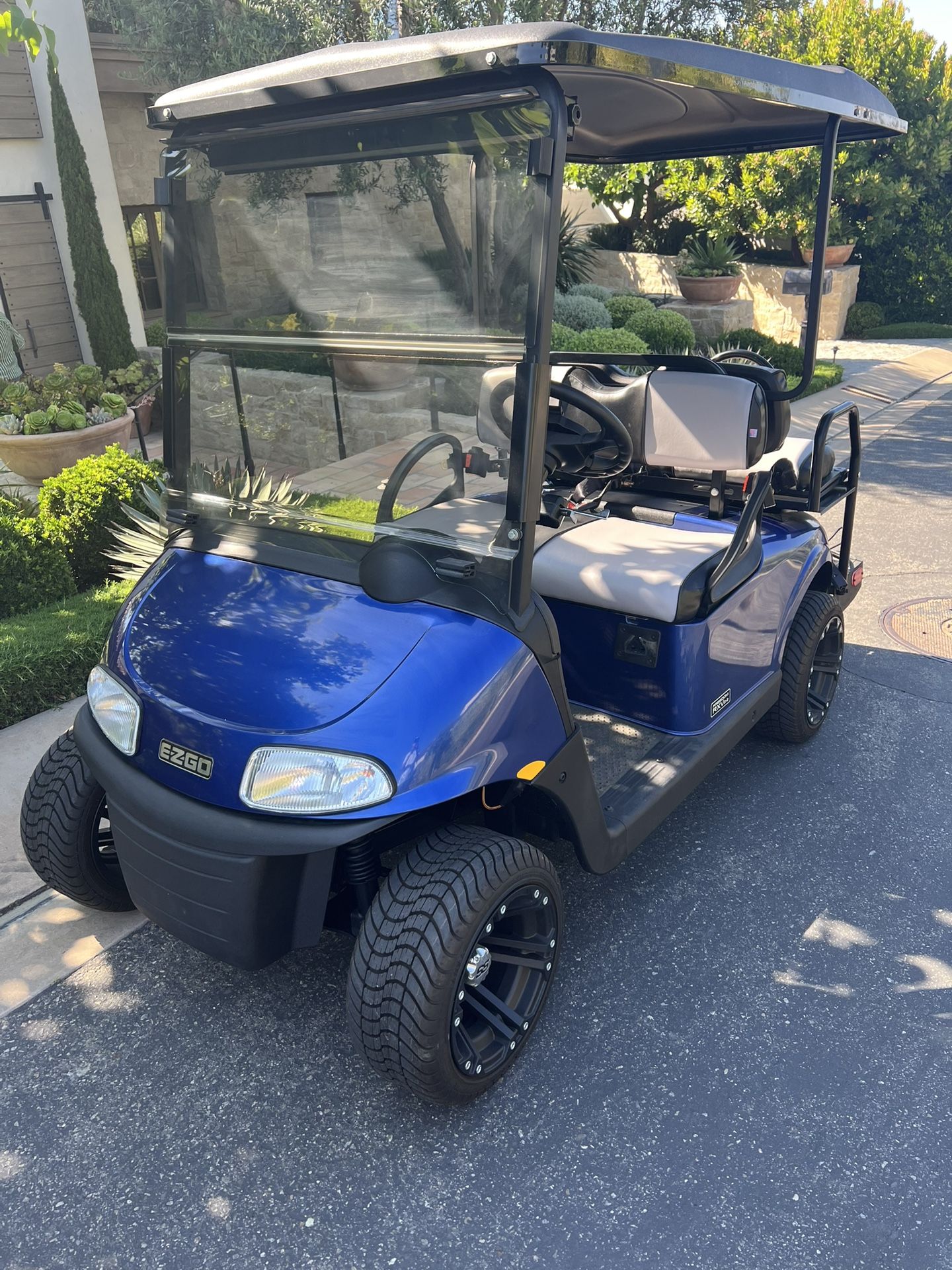 2018 E-Z-GO RXV Freedom 2+2 FACTORY 4-Passenger Non-Lifted 48-Volt Golf Cart
