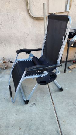 black zero gravity lounge chair(se hable español)