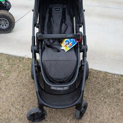 Evenflo Pivot Suite stroller. Compatible with Evenflo car seat.