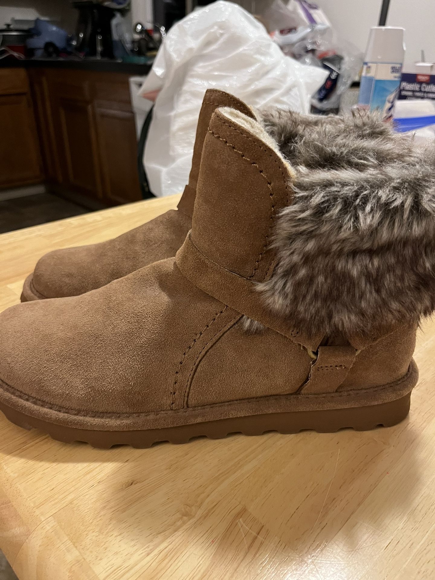 Womens Bear Paw Boots Size 11 (new)