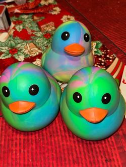 Squeeezy Tie-Dye Squishy Ducks