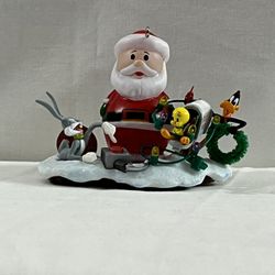 Hallmark Looney Tunes deck, the yard Christmas ornaments plugs into Christmas lights 2 1/2 tall 